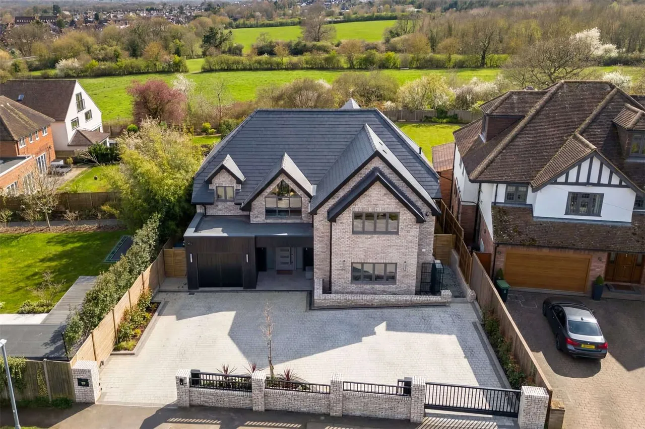 4 bed new development for sale — Hillcrest Road, Loughton, Essex, IG10 4QH