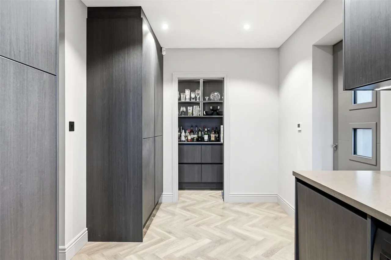 Hillcrest Road, Loughton, Essex, IG10 4QH, photo 9