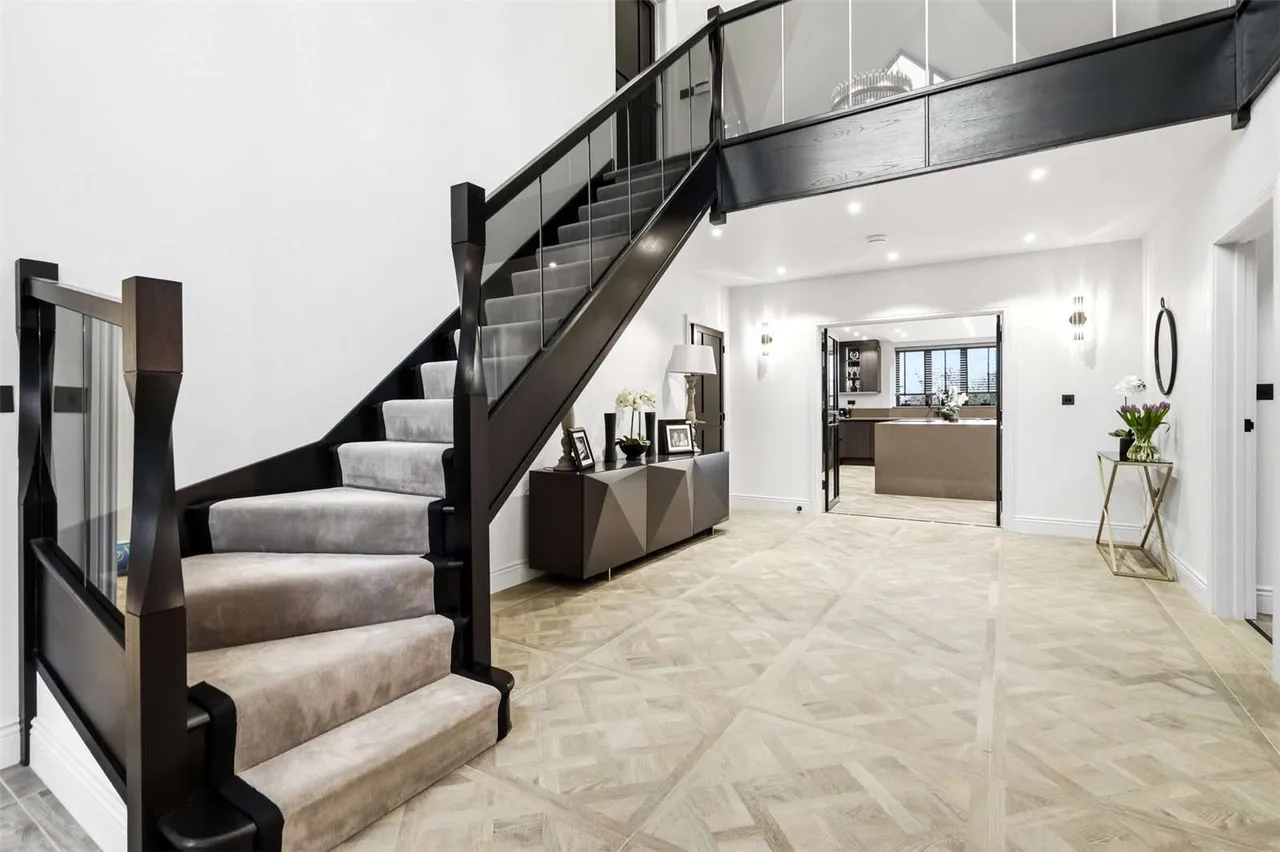 Hillcrest Road, Loughton, Essex, IG10 4QH, photo 11