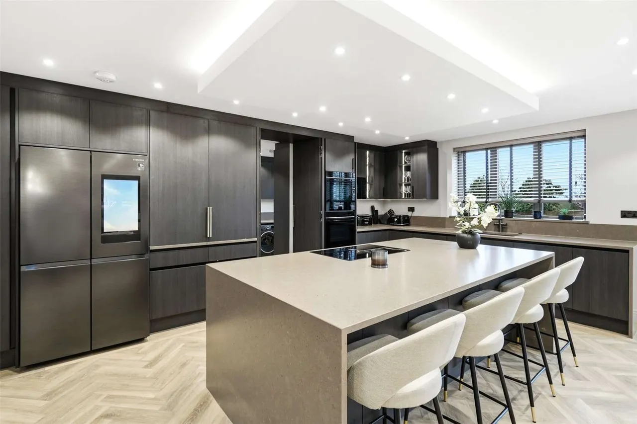 Hillcrest Road, Loughton, Essex, IG10 4QH, photo 5