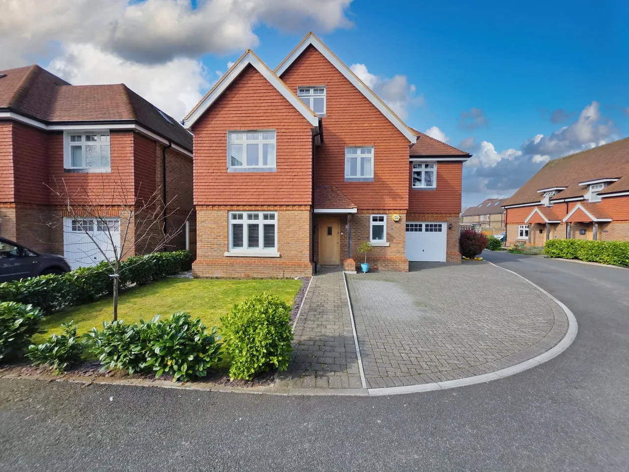 5 bed house for sale, Astor Gardens, Horley, RH6