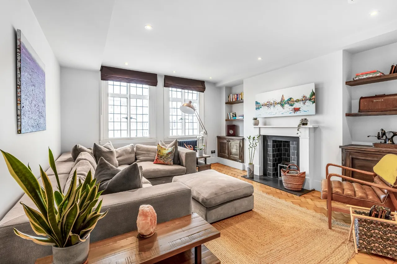 2 bed flat for sale, Baker Street, Marylebone, NW1