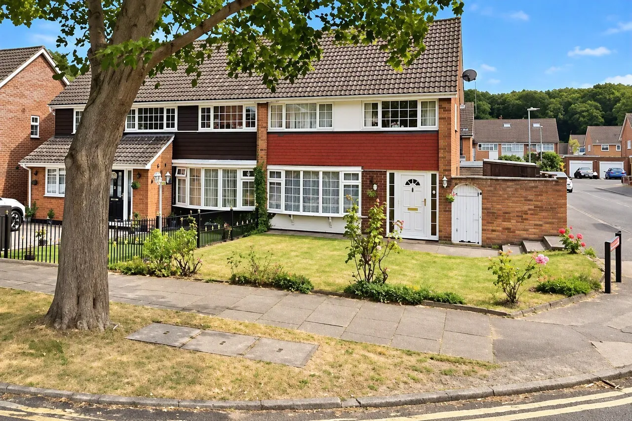 3 bed house for sale, Shephall Way, Stevenage, SG2