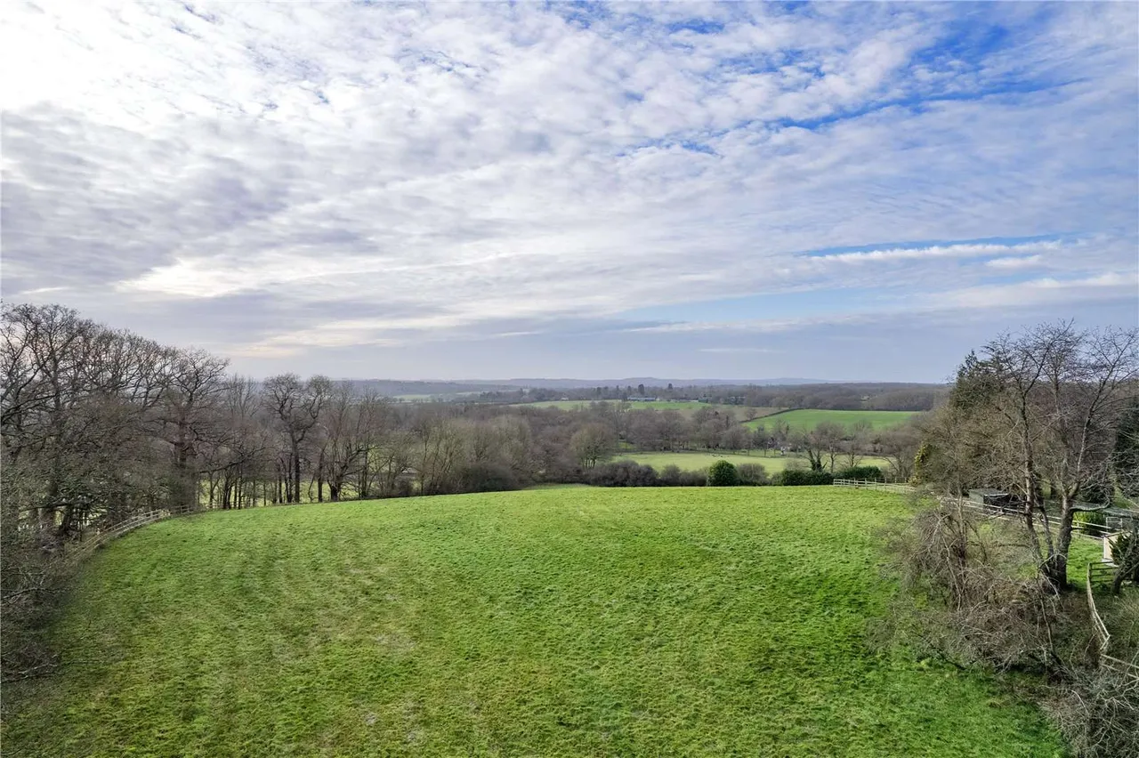 Nizels Lane, Hildenborough, Tonbridge, Kent, TN11 8NU, photo 4