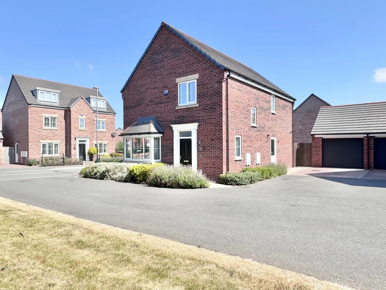 Willow Drive, Shireoaks, S81, photo 2