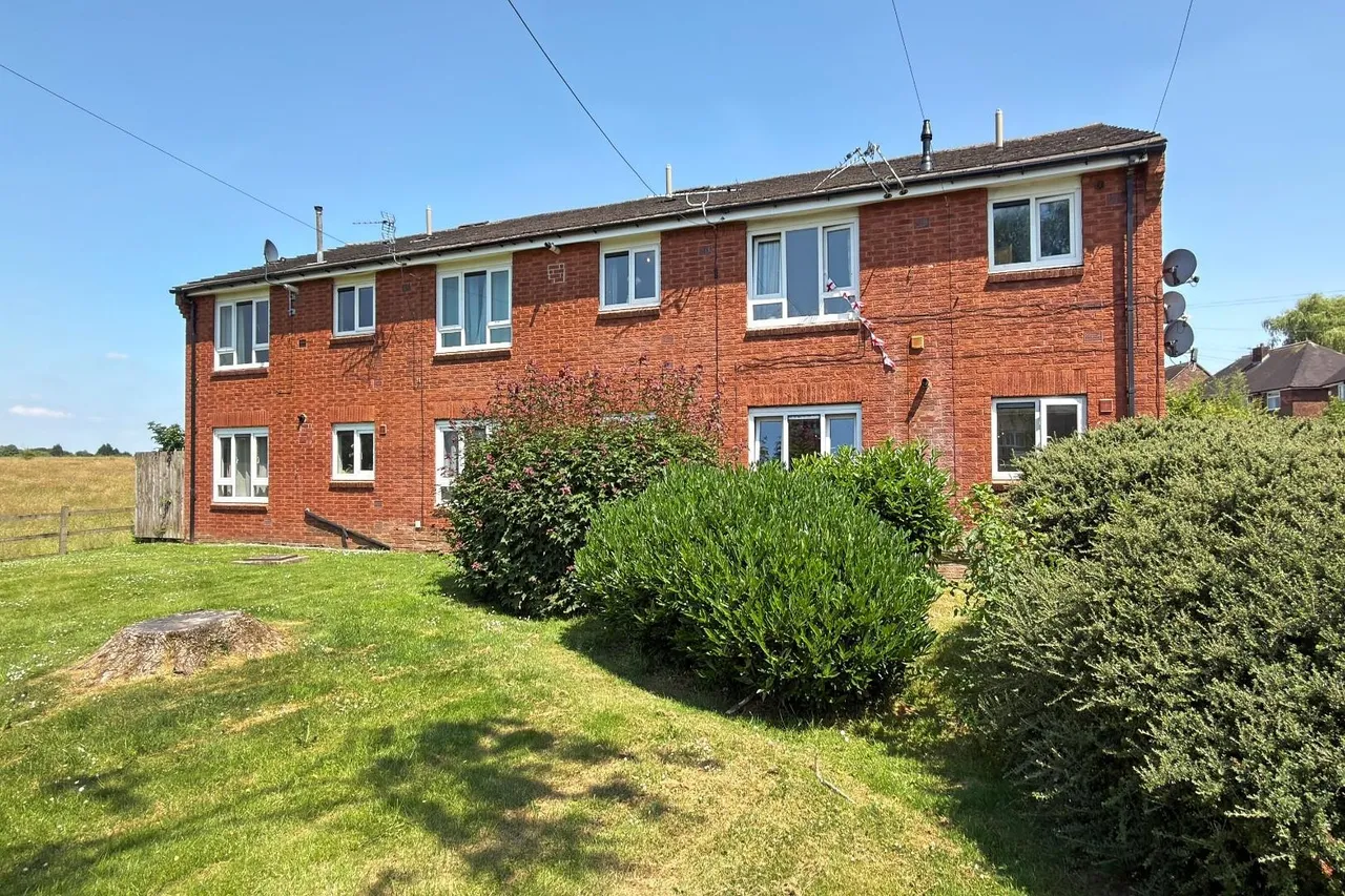 Clarke Crescent, Hale, Cheshire WA15 8NP, photo 21