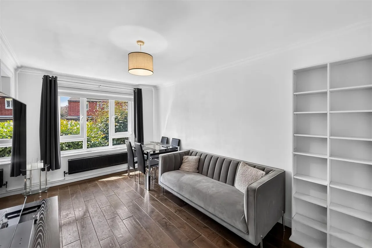 Clarke Crescent, Hale, Cheshire WA15 8NP, photo 2