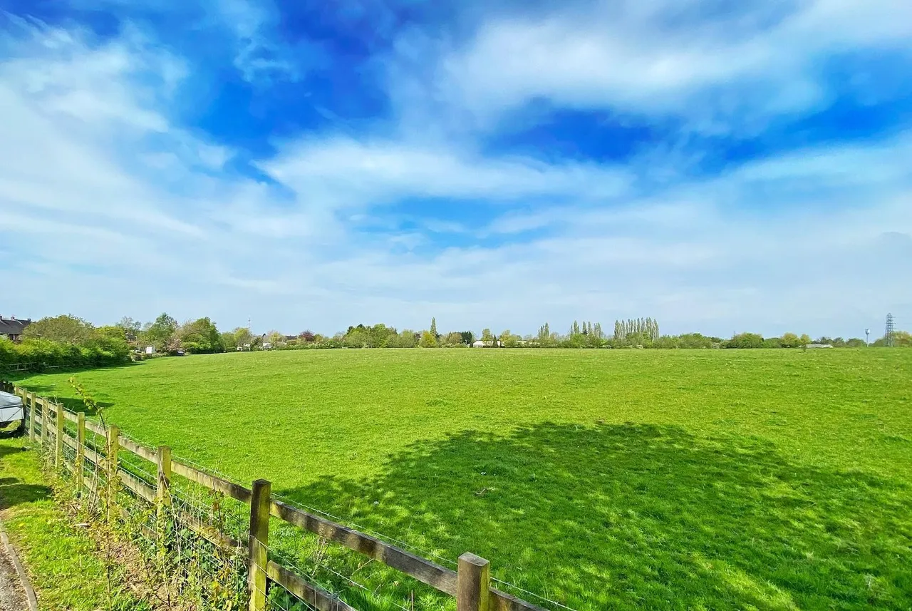 Clarke Crescent, Hale, Cheshire WA15 8NP, photo 12