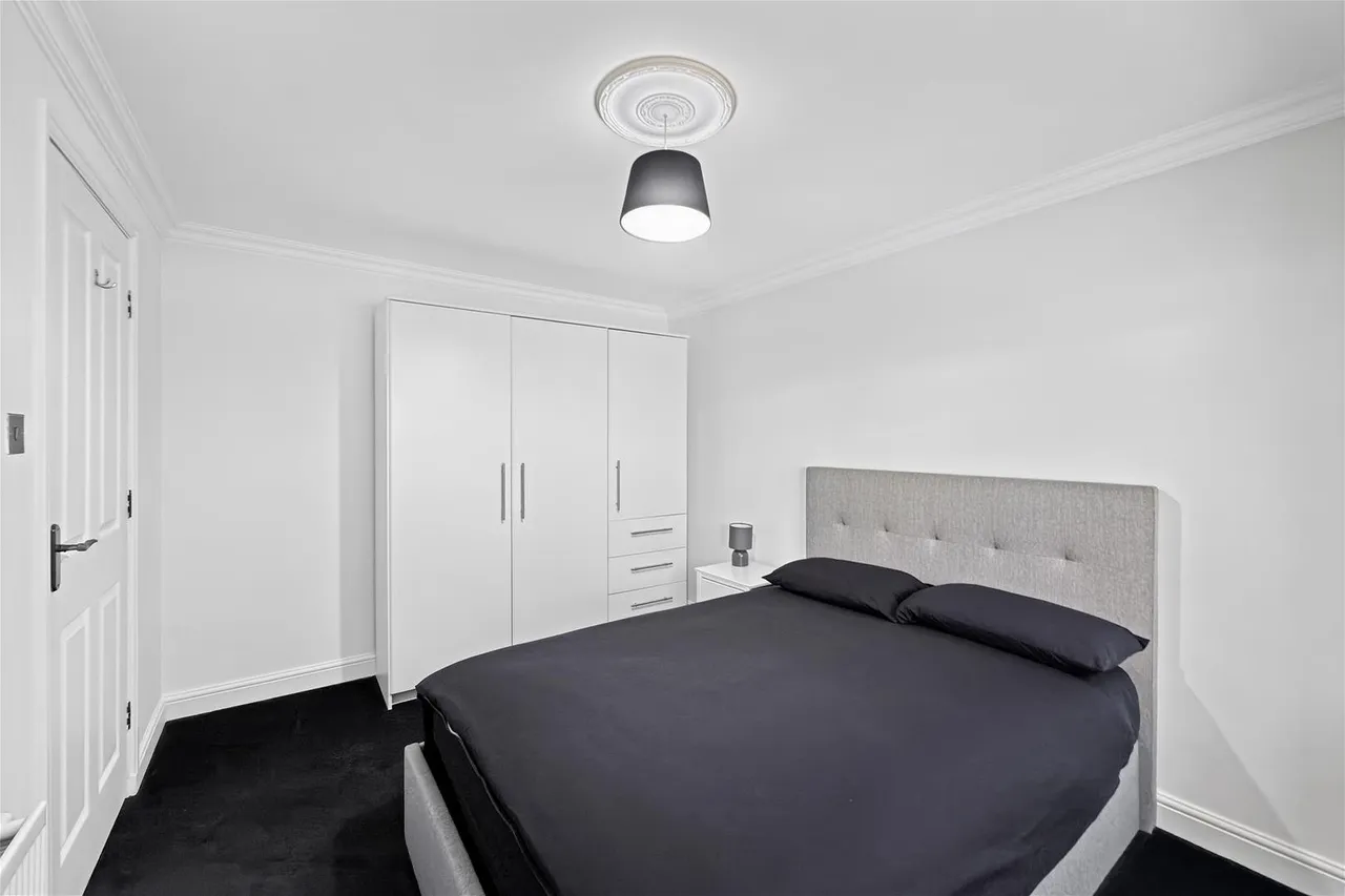 Clarke Crescent, Hale, Cheshire WA15 8NP, photo 7