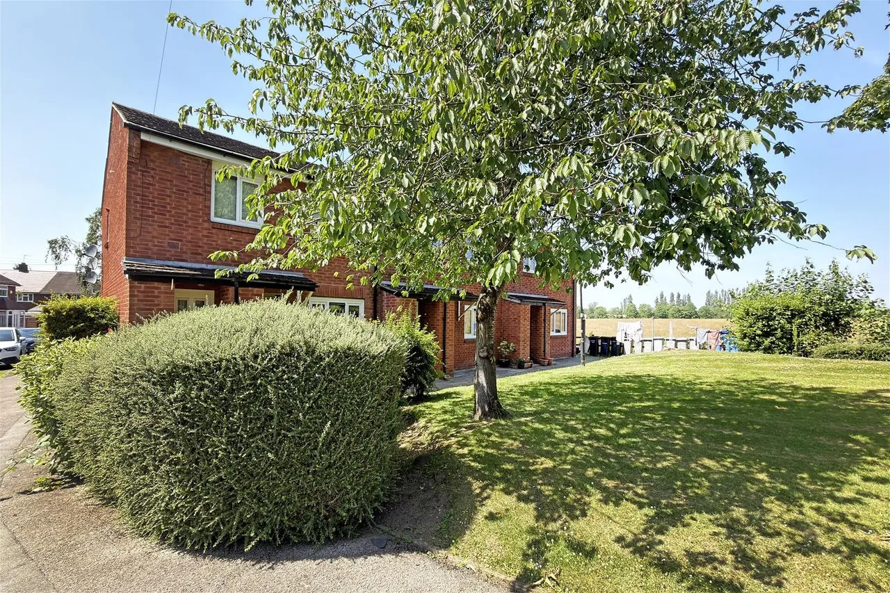 Clarke Crescent, Hale, Cheshire WA15 8NP, photo 18