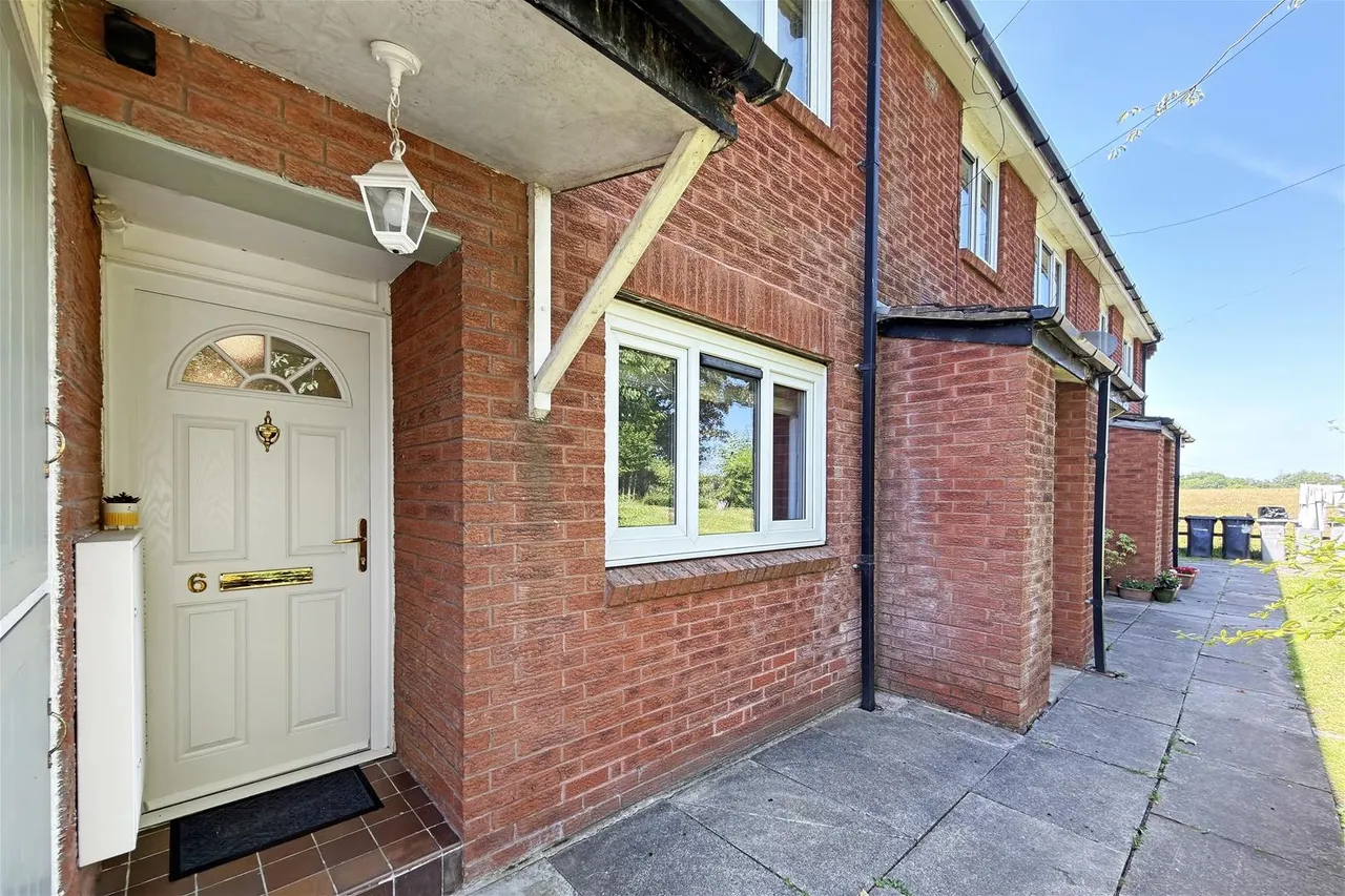 Clarke Crescent, Hale, Cheshire WA15 8NP, photo 15