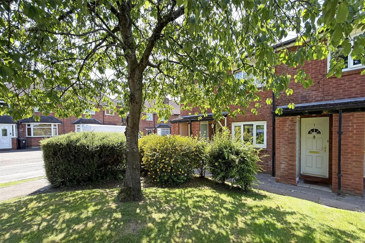 Clarke Crescent, Hale, Cheshire WA15 8NP, photo 19