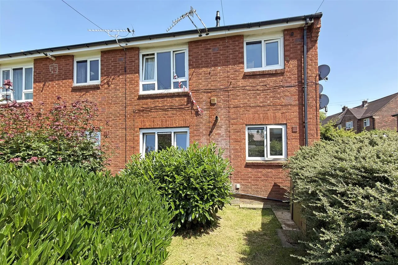 Clarke Crescent, Hale, Cheshire WA15 8NP, photo 22
