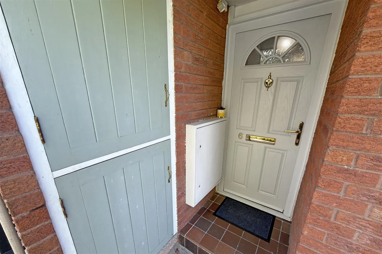 Clarke Crescent, Hale, Cheshire WA15 8NP, photo 14
