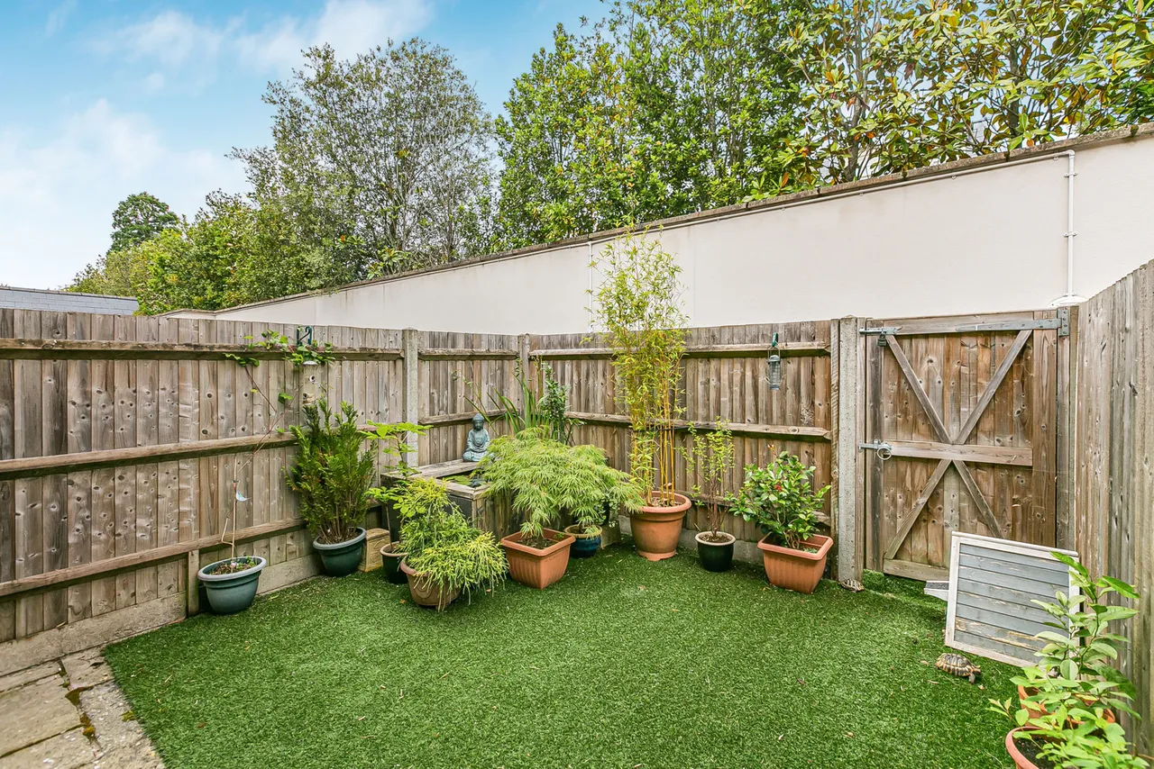 Great Charta Close, Englefield Green, TW20, photo 5