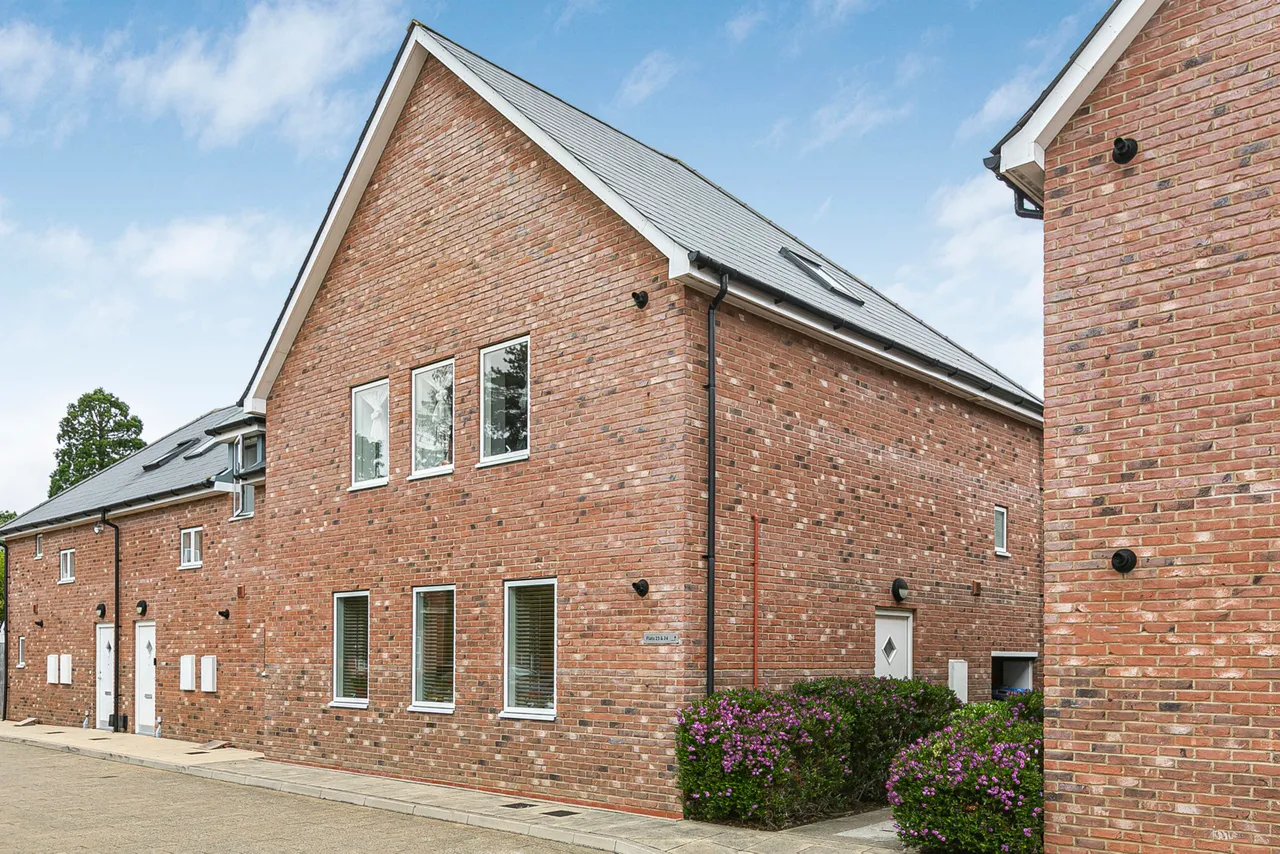 Great Charta Close, Englefield Green, TW20, photo 6