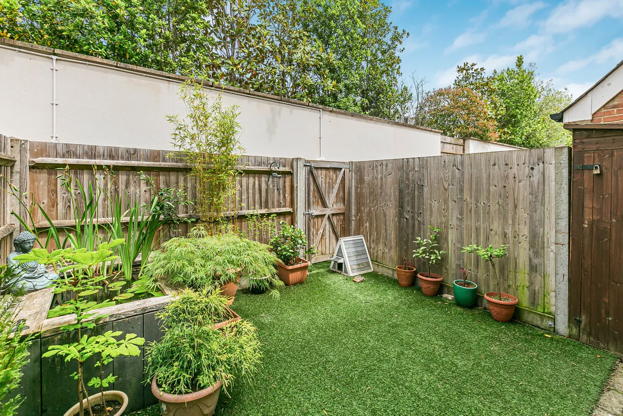 Great Charta Close, Englefield Green, TW20, photo 18