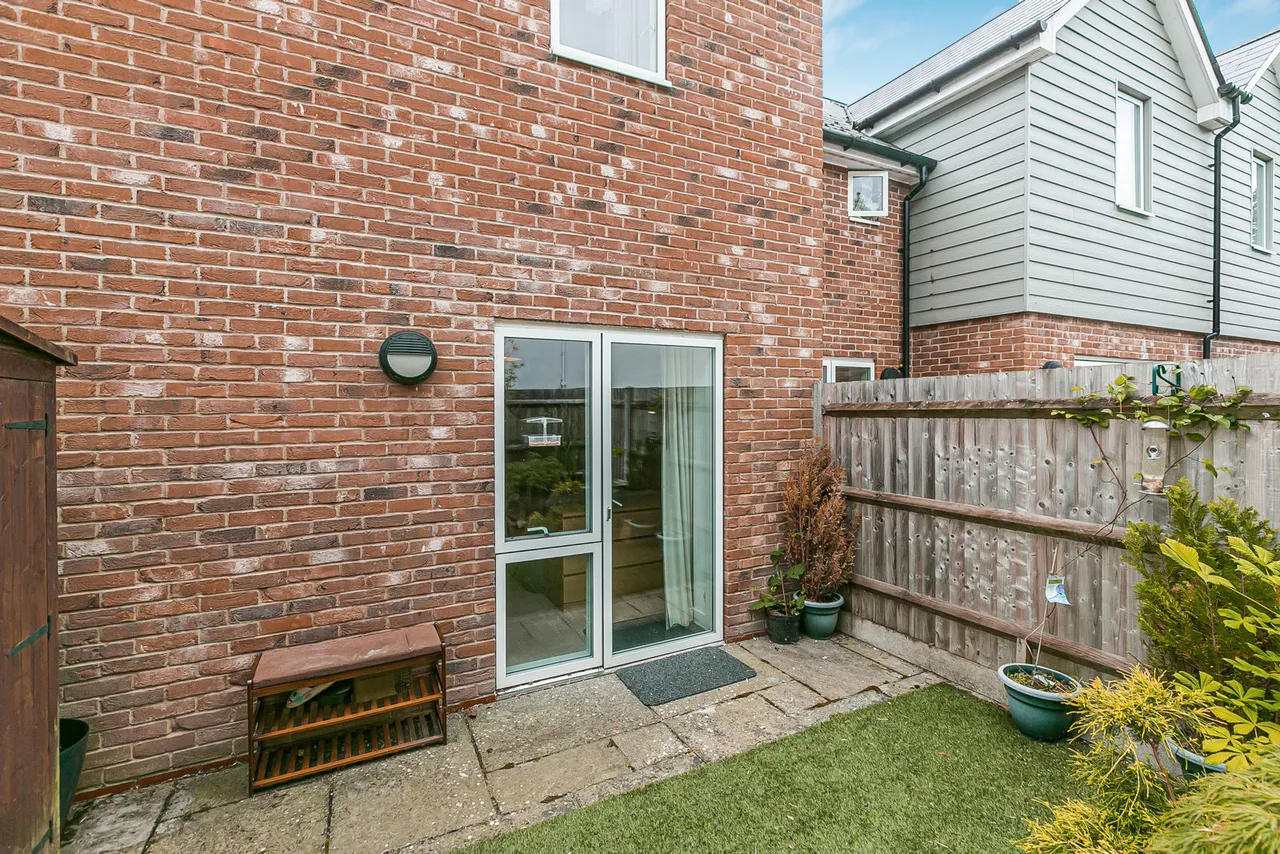 Great Charta Close, Englefield Green, TW20, photo 7