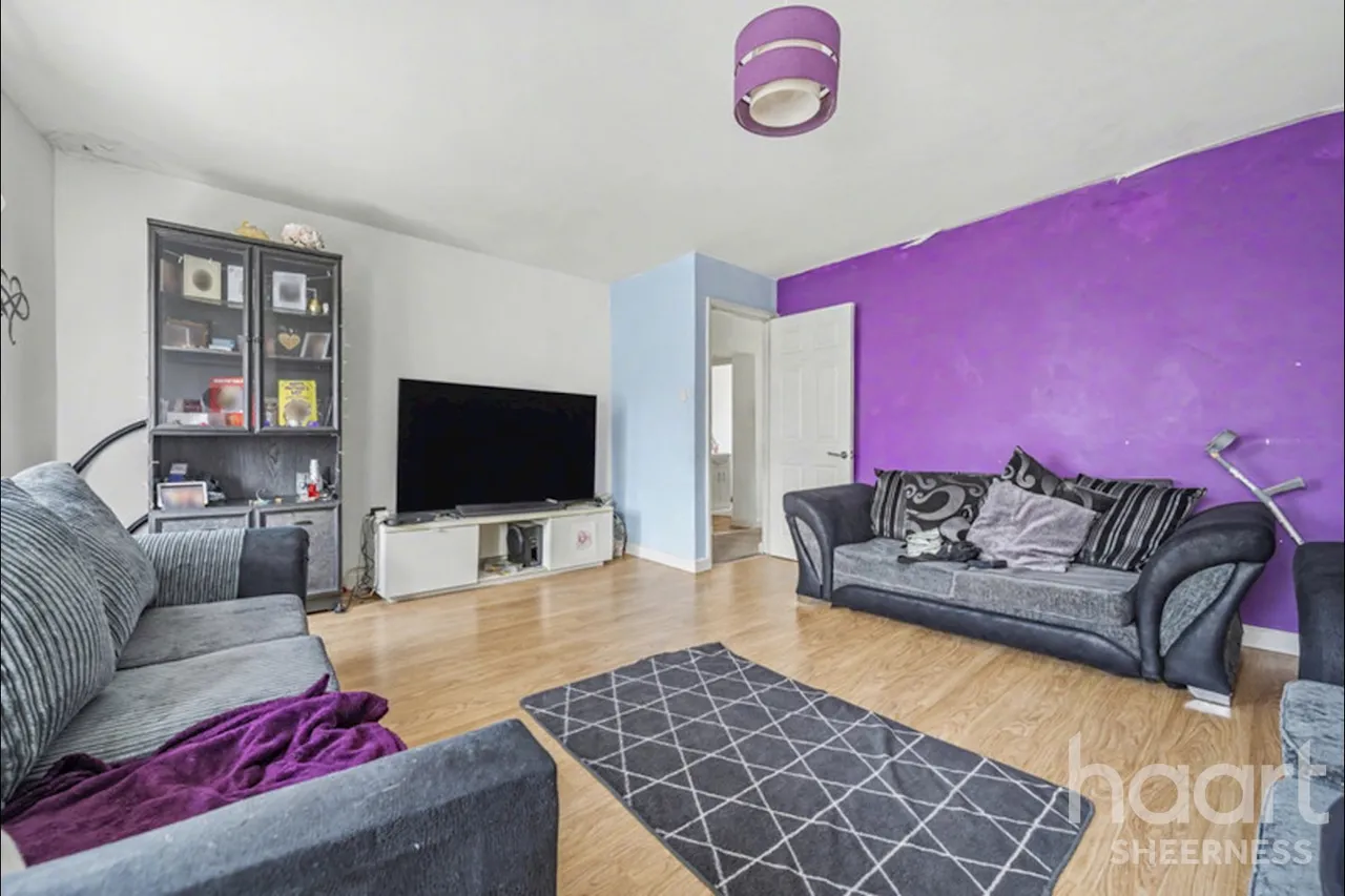 4 bed flat for sale, High Street, ME12