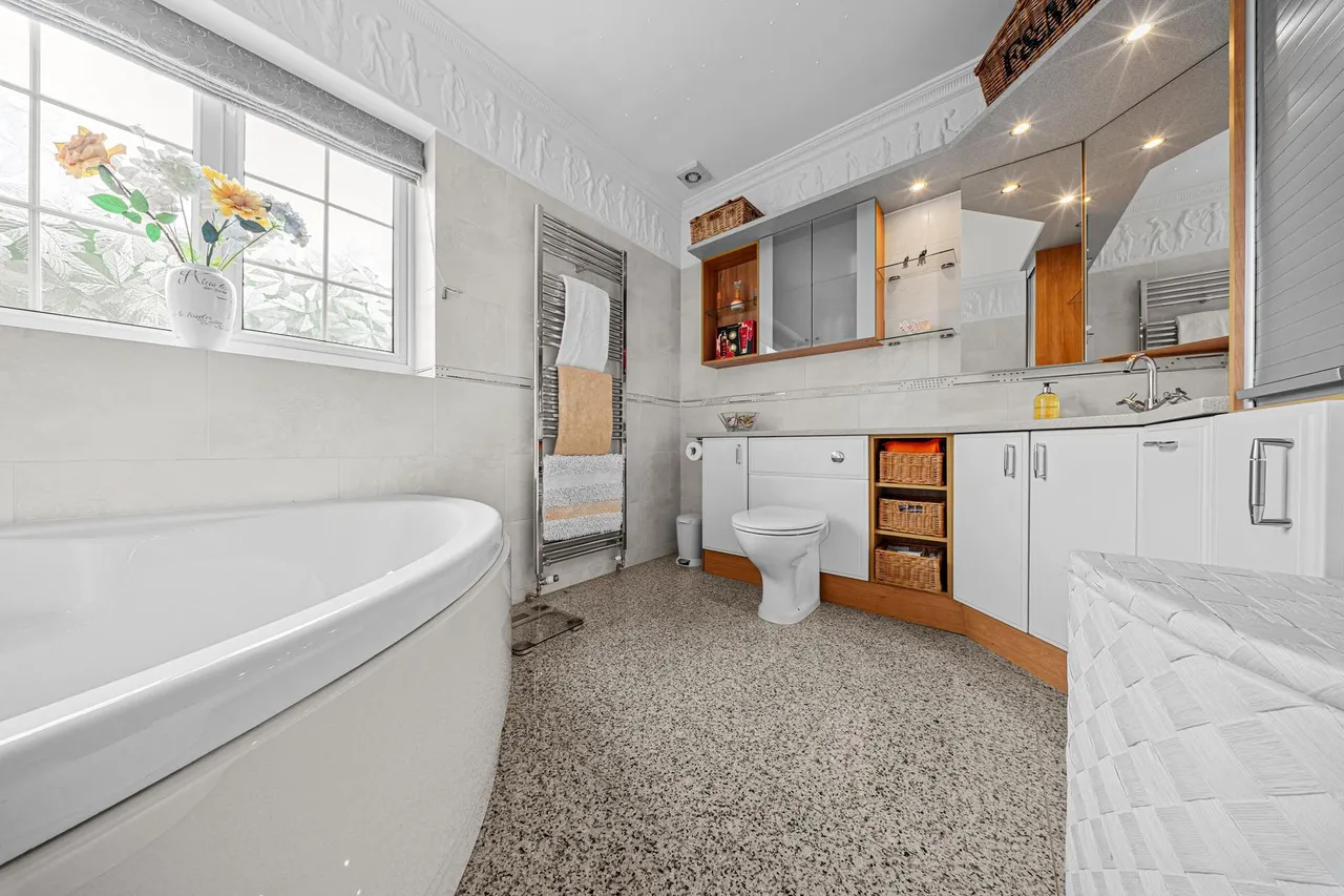 Thorp, Royton, OL2, photo 21