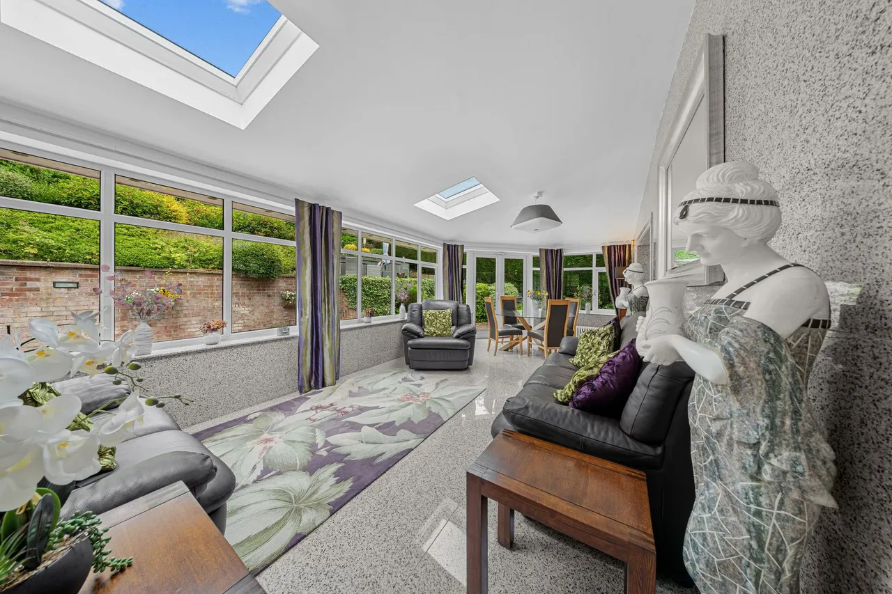 Thorp, Royton, OL2, photo 14