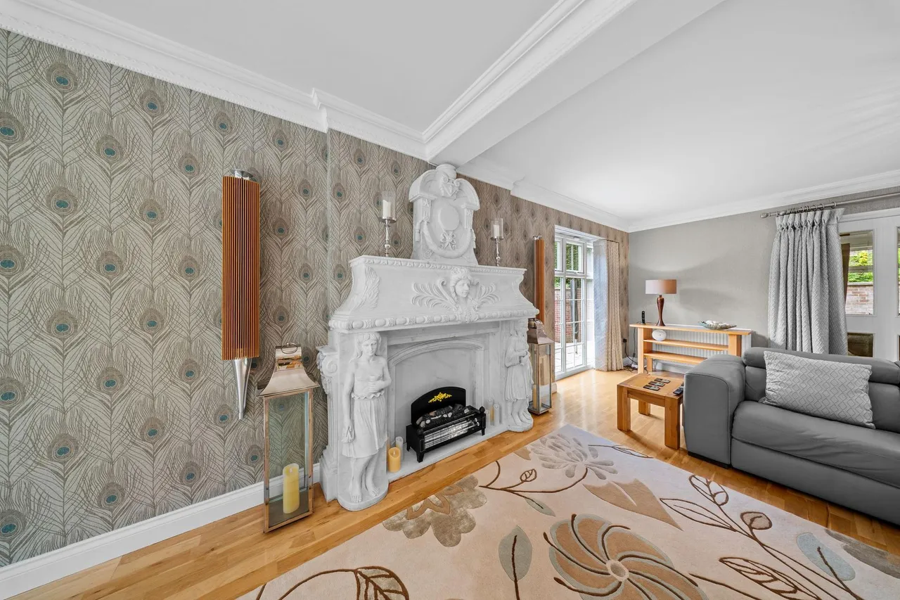 Thorp, Royton, OL2, photo 10