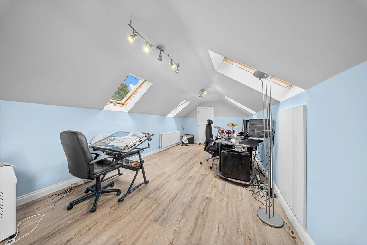 Thorp, Royton, OL2, photo 25
