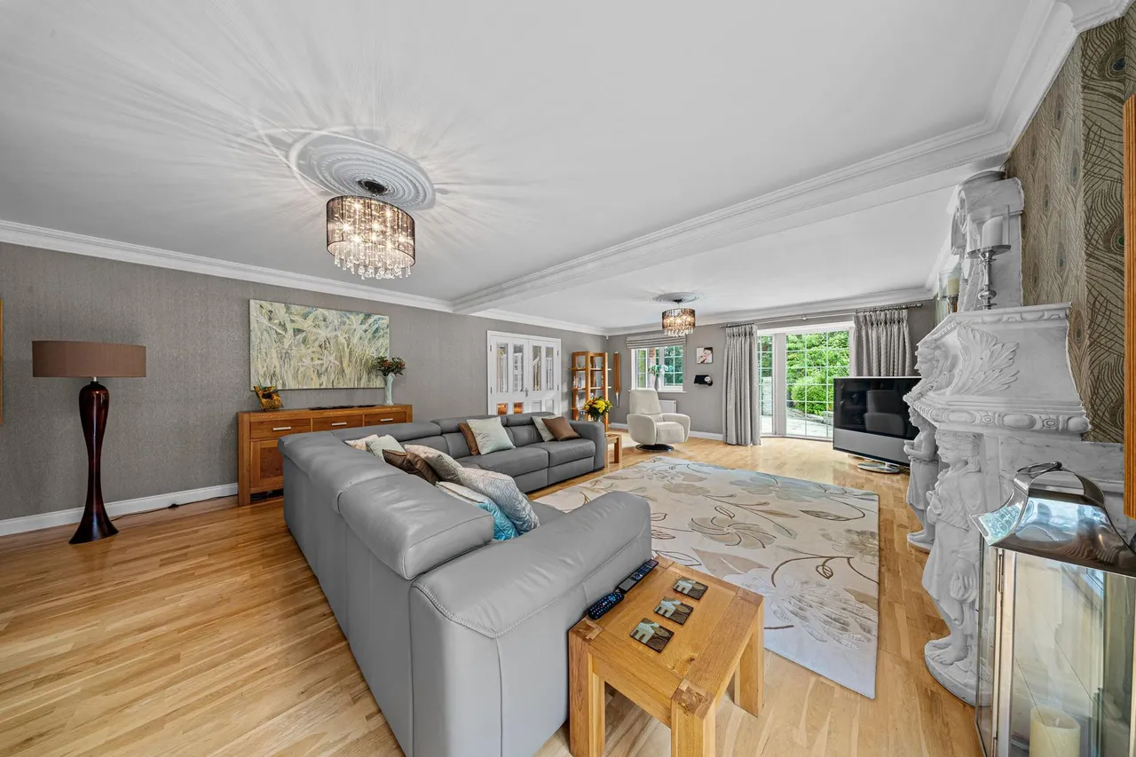Thorp, Royton, OL2, photo 11