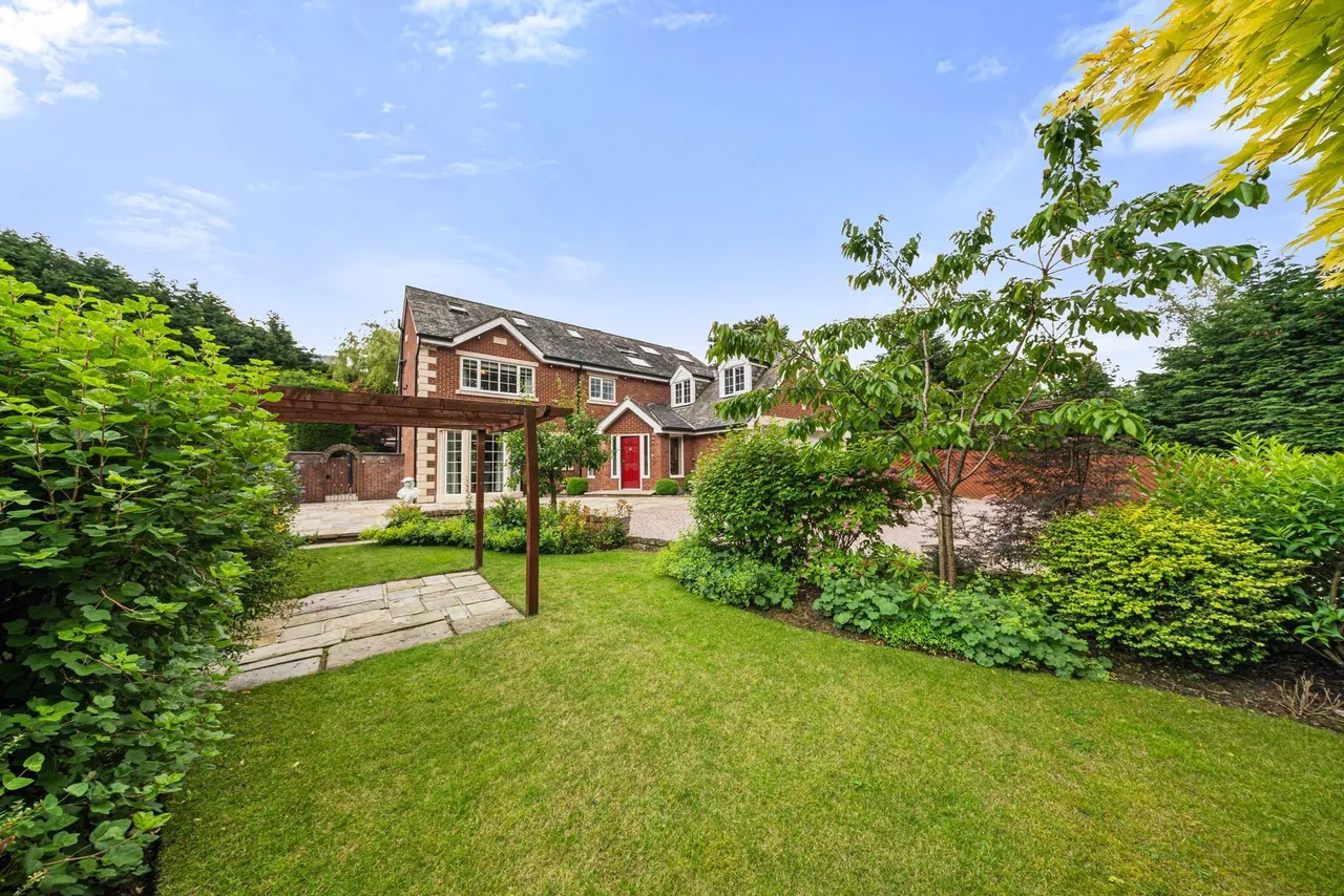 Thorp, Royton, OL2, photo 30