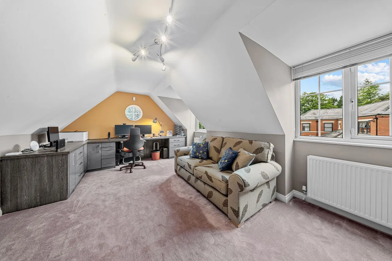 Thorp, Royton, OL2, photo 19