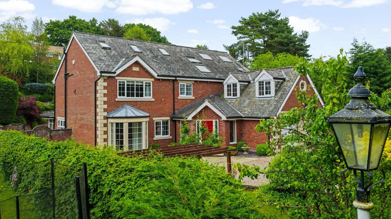 Thorp, Royton, OL2, photo 5