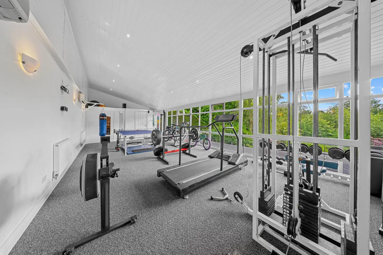Thorp, Royton, OL2, photo 27