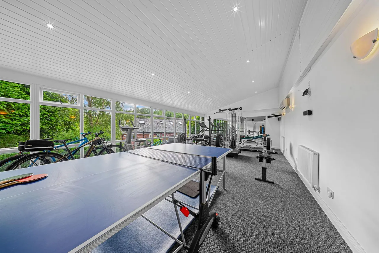 Thorp, Royton, OL2, photo 26