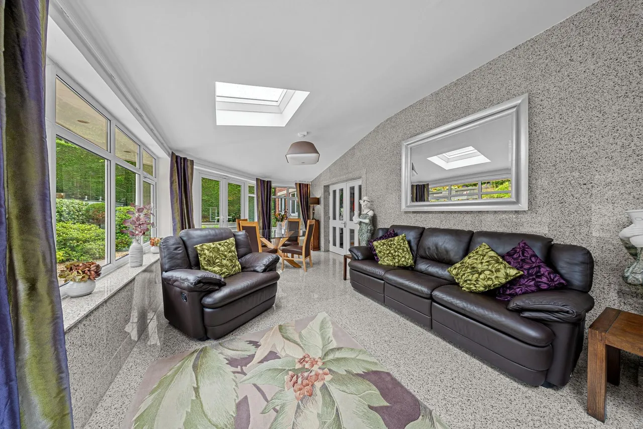 Thorp, Royton, OL2, photo 13