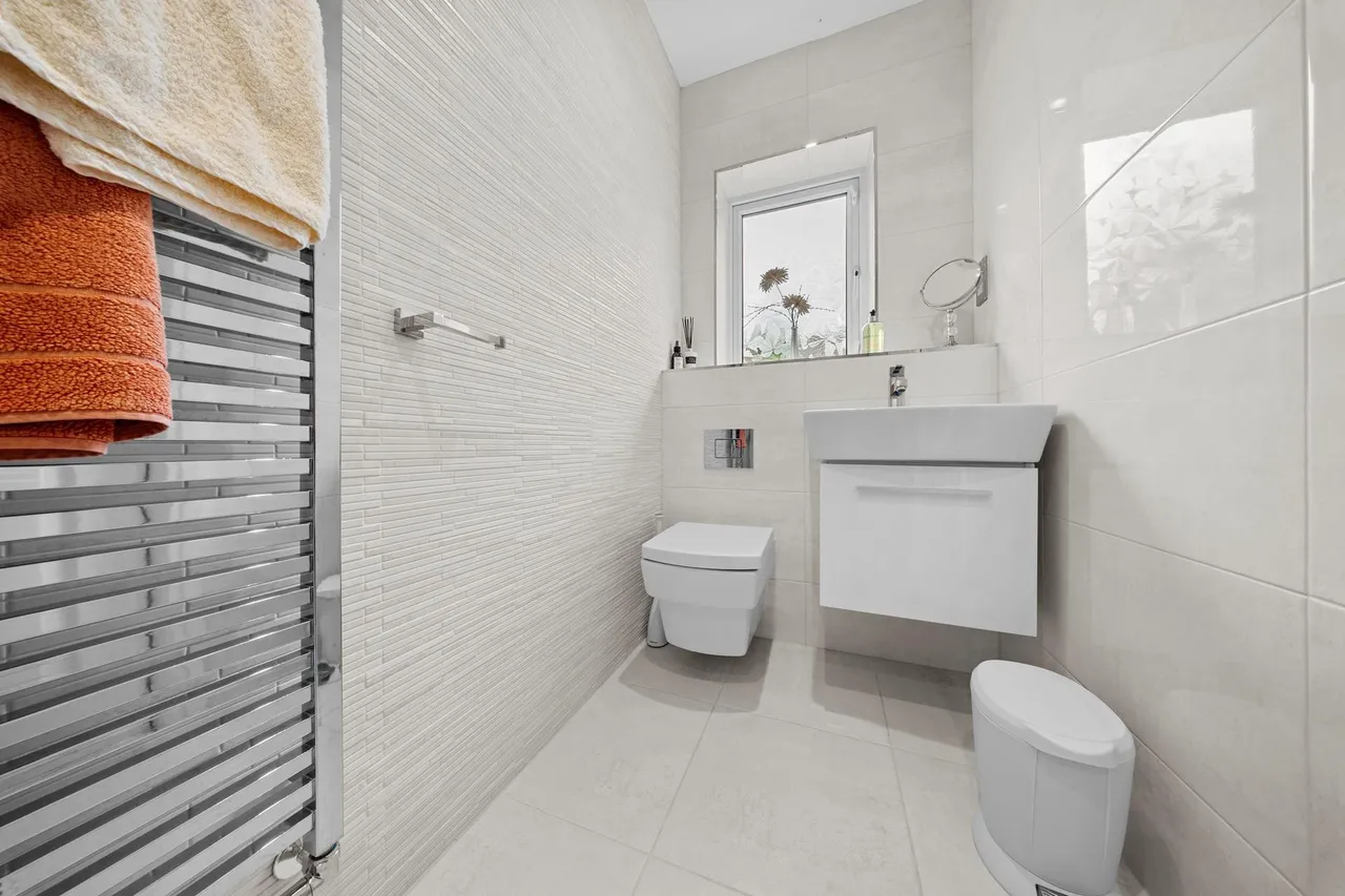 Thorp, Royton, OL2, photo 17