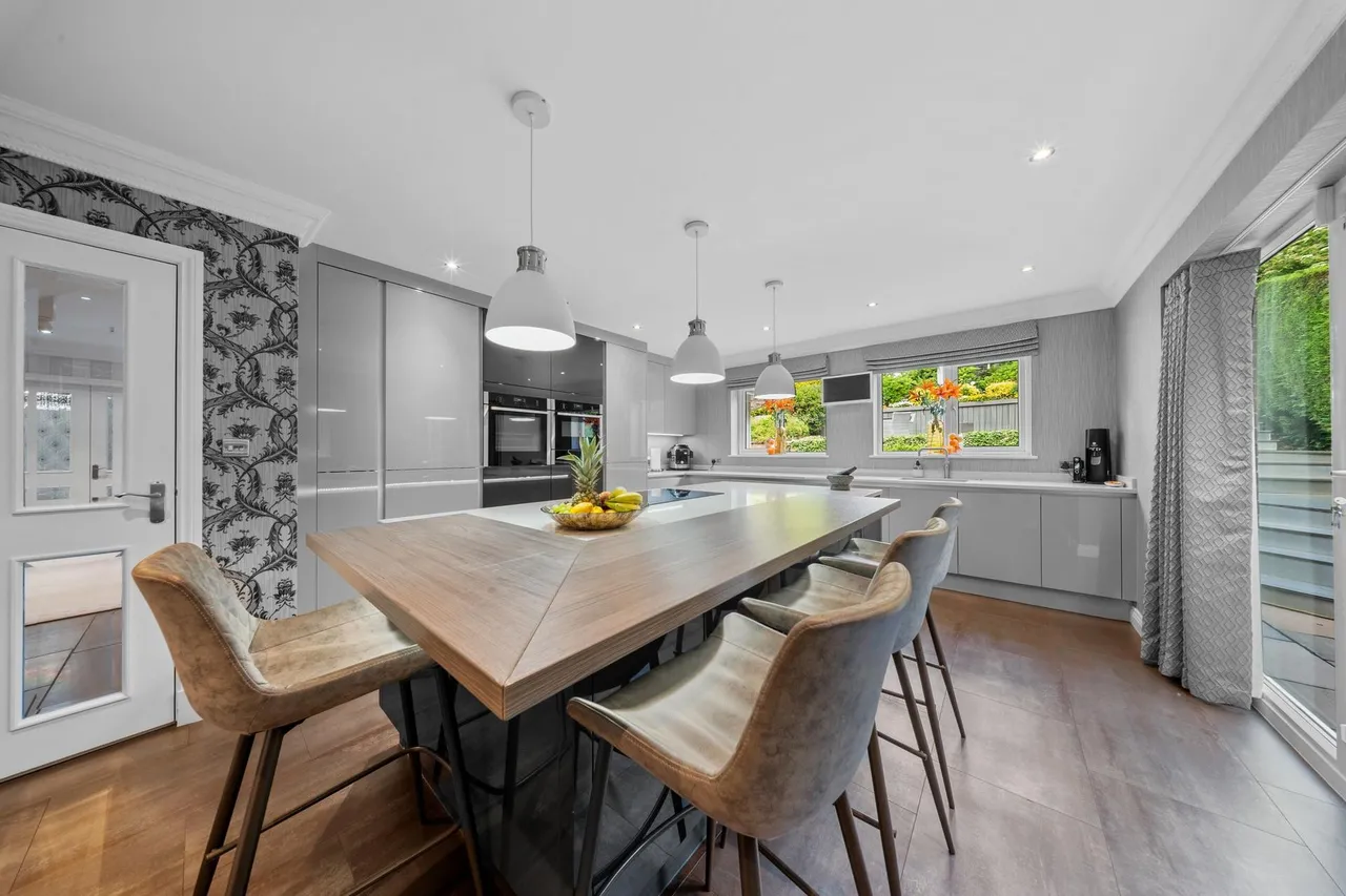 Thorp, Royton, OL2, photo 6