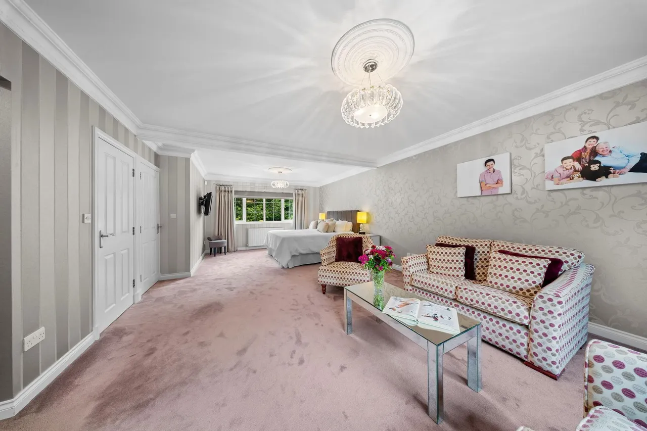 Thorp, Royton, OL2, photo 22