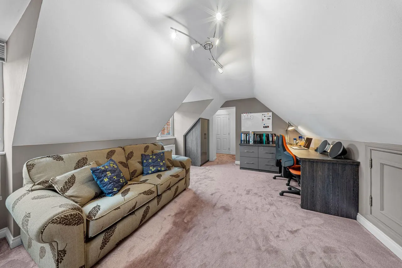 Thorp, Royton, OL2, photo 20