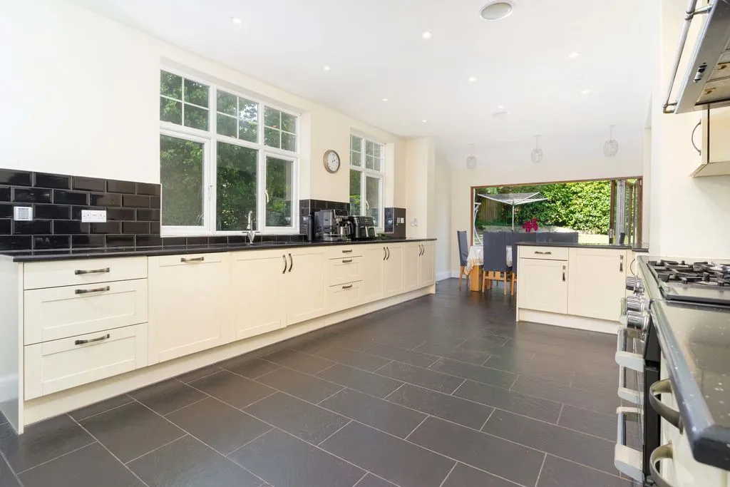 Smitham Downs Road, Purley CR8 4NA, photo 4
