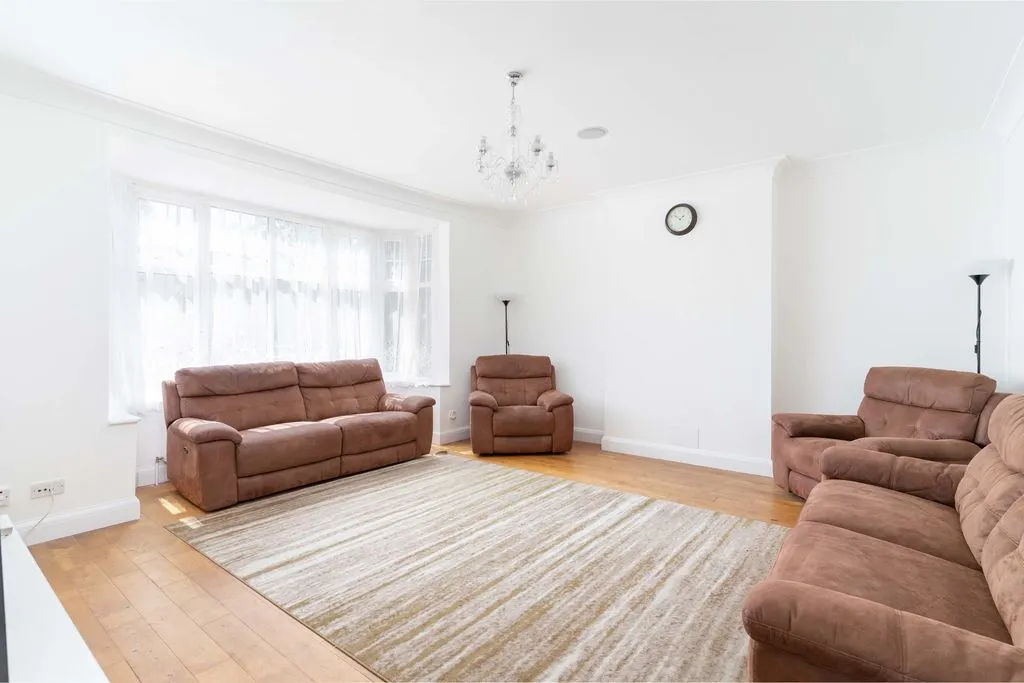 Smitham Downs Road, Purley CR8 4NA, photo 2