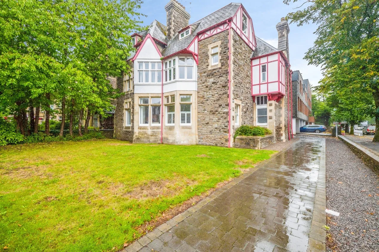 Sophia Close, Cardiff, photo 11