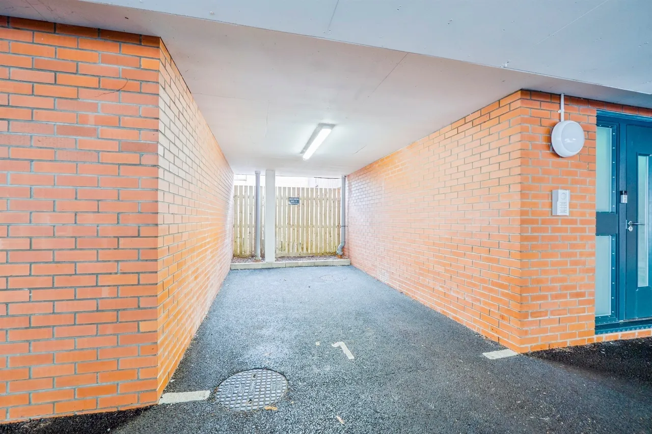Sophia Close, Cardiff, photo 10