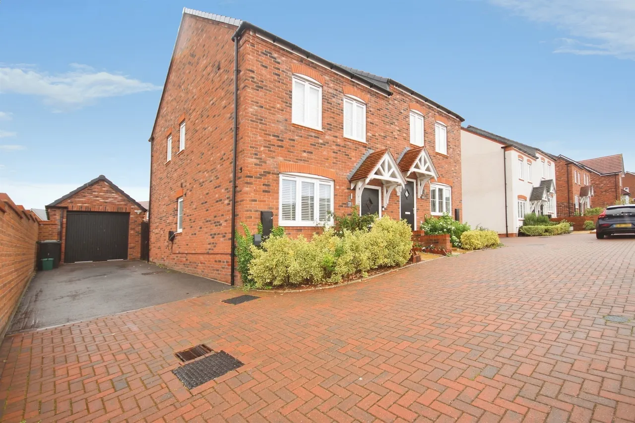 2 bed house for sale, Gowling Close, Radford Semele, CV31