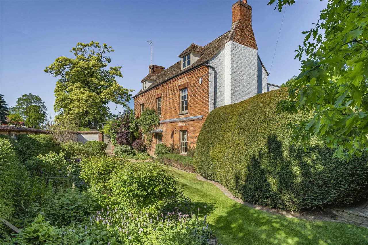 5 bed property for sale, High Street, Sawston, CB22