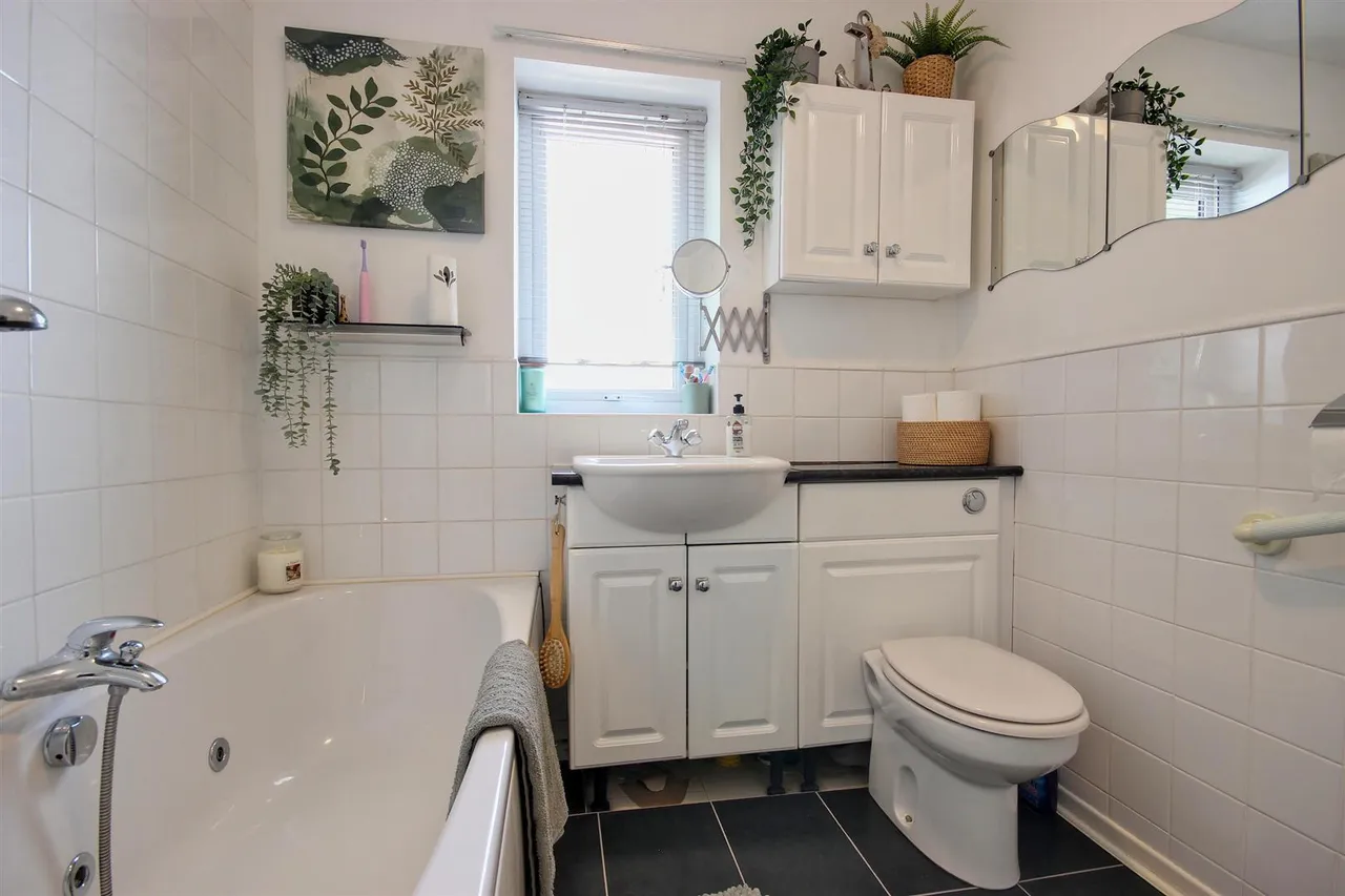 Beckside, Hornsea, photo 25