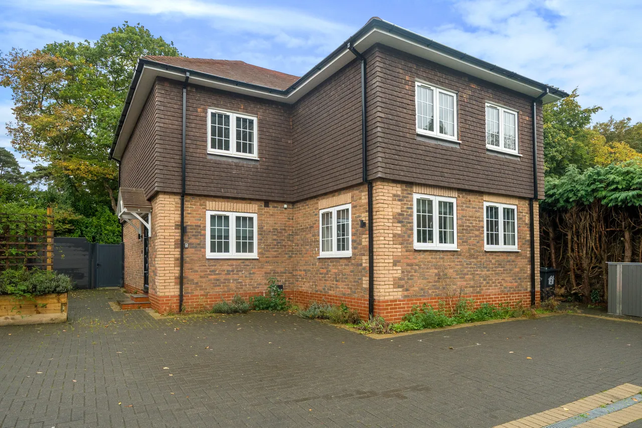 Acacia Wood Road, Hindhead, GU26, photo 17