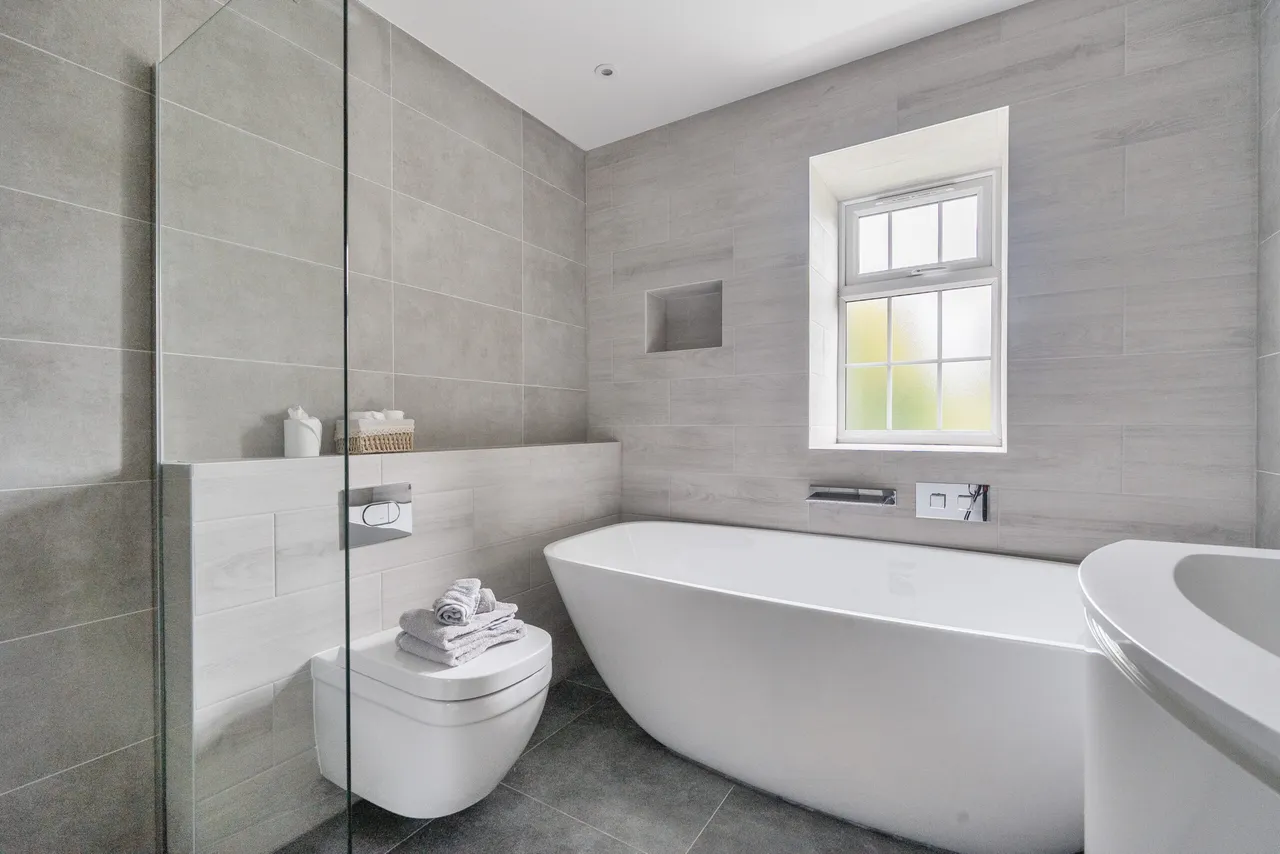 Acacia Wood Road, Hindhead, GU26, photo 10