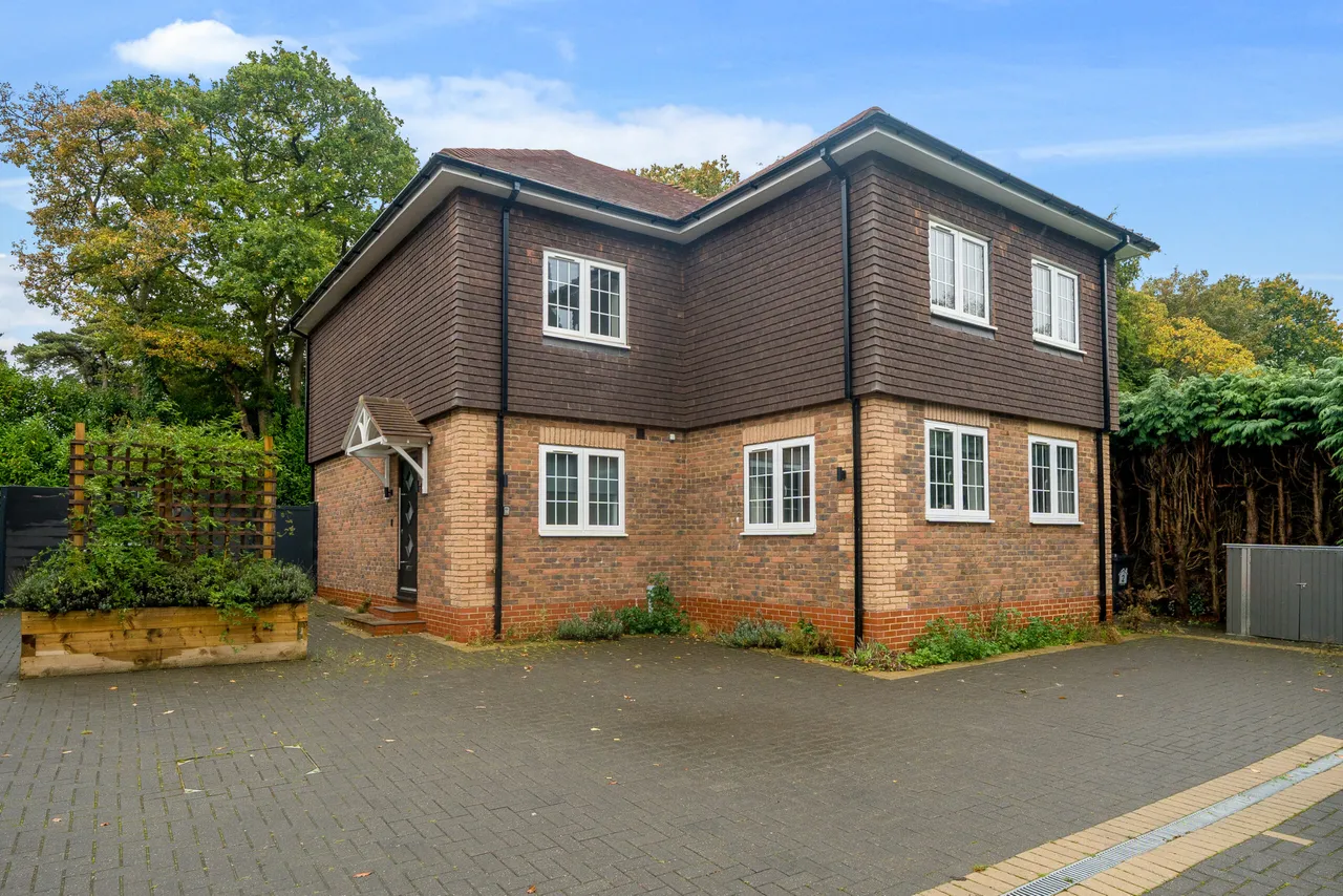 5 bed house to rent, Acacia Wood Road, Hindhead, GU26