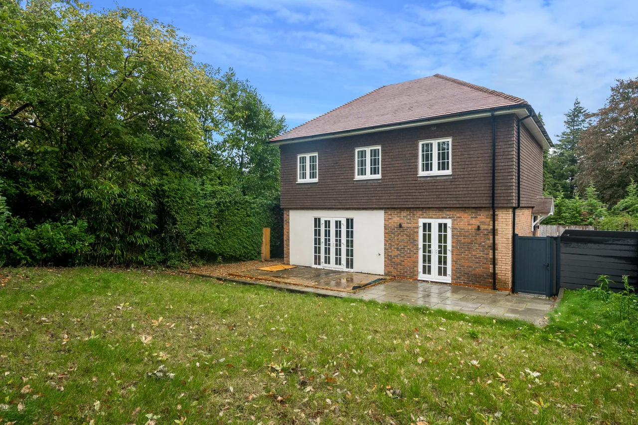 Acacia Wood Road, Hindhead, GU26, photo 16