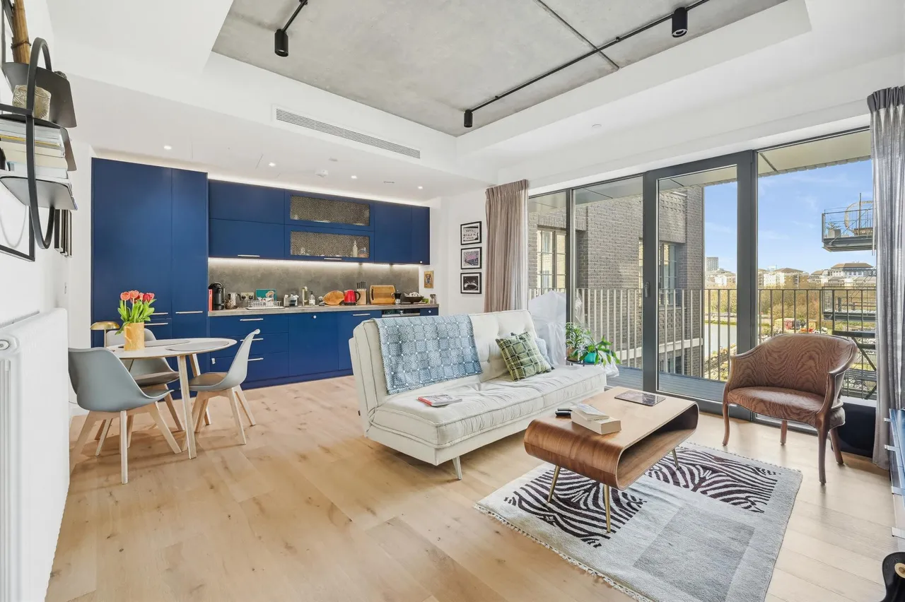 1 bed flat for sale, Orchard Place, London, E14